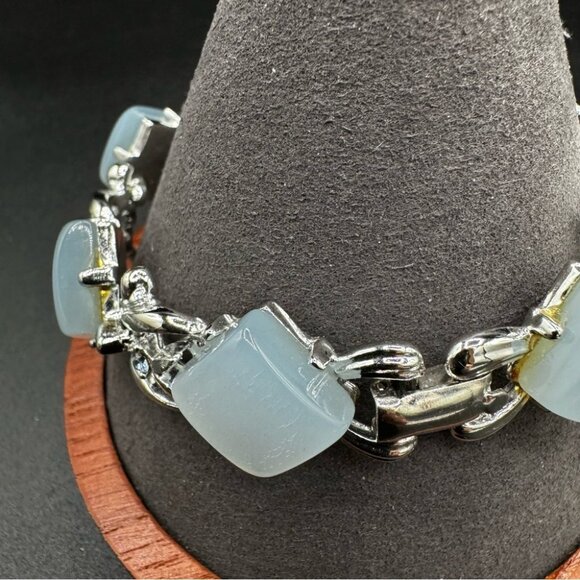 Vintage 1950s Coro Thermoset in Icy Blue Chunky Link Bracelet 7.5in - Picture 11 of 11